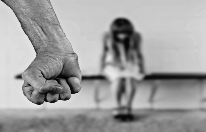 Menina de apenas 12 anos denuncia vizinho idoso por estupro em Araguatins