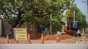 Avenida LO 13 em Palmas é interditada parcialmente para avanço de obra de drenagem na NS A