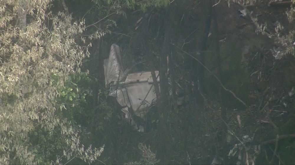 Avião de pequeno porte cai em área de mata em São Paulo