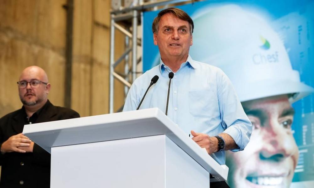 Bolsonaro assina MP para antecipar primeira parcela de 13º para aposentados