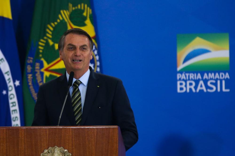 Bolsonaro comanda reunião com ministros para discutir as prioridades do governo federal.