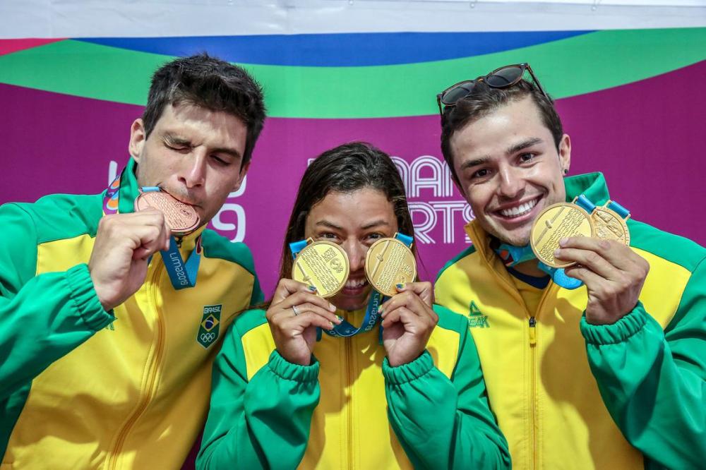 Brasil conquista sete ouros em dia glamouroso para o esporte nacional