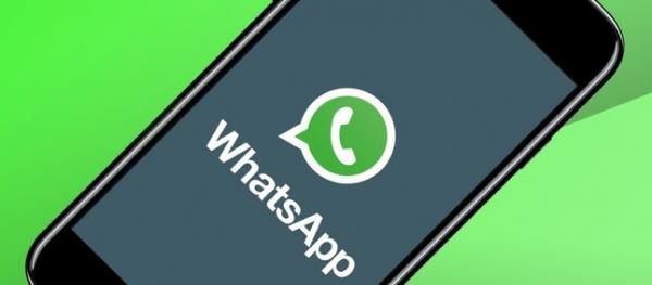 Brasileiros passam quase 1h por dia em redes sociais no trabalho; WhatsApp Web é líder de distração