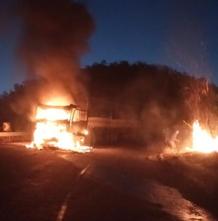 Caminhão pega fogo na curva do mirante em Taquaruçu; saiba mais