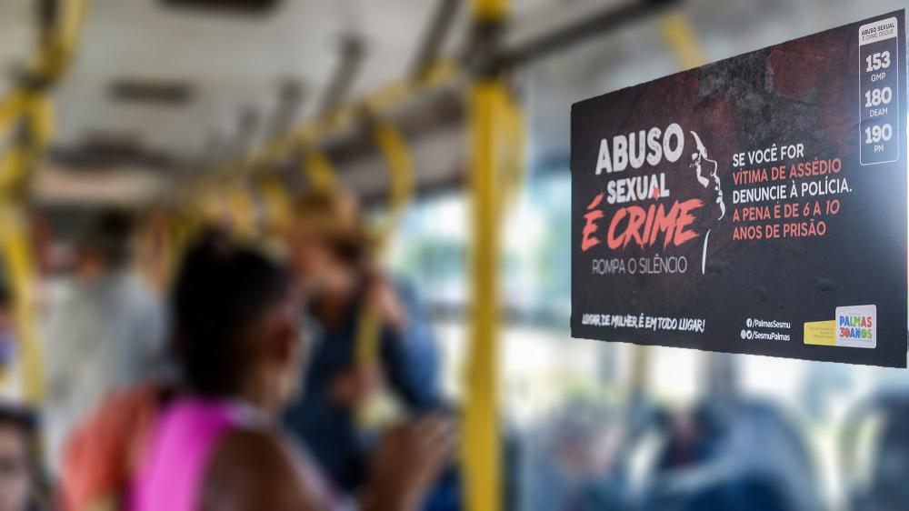 Cartazes no transporte coletivo incentivam denúncia contra abusos sexuais; saiba o que fazer