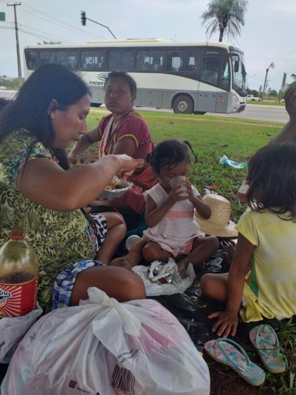 Cerca de 50 refugiados venezuelanos vivem de caridade em Palmas; Entidades e civis formam força tarefa para ajudar