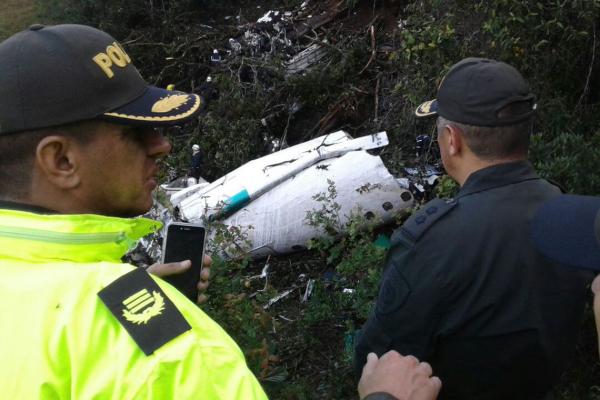 Chapecoense é condenada a pagar indenização aos pais de jogador morto no acidente aéreo