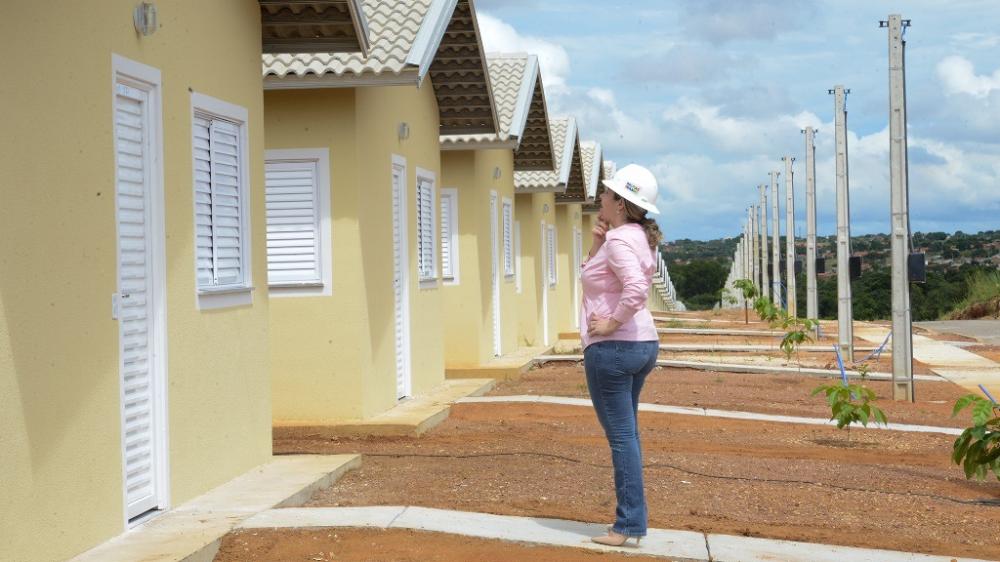 Cinthia Ribeiro sorteia 120 unidades habitacionais em Palmas e diz que antes do Natal pré selecionados serão contemplados