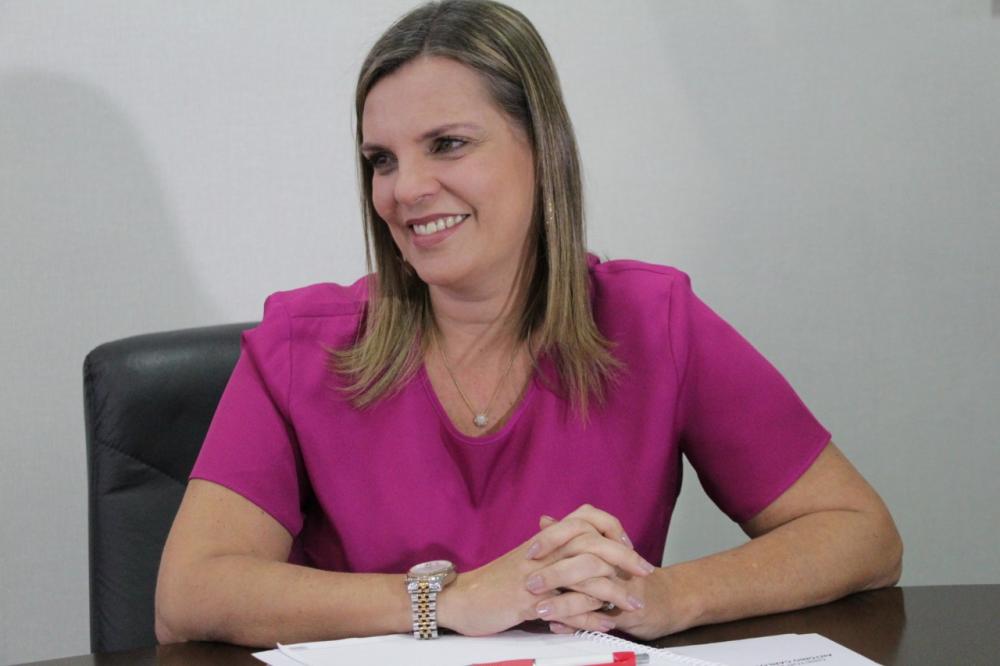 Claudia Lelis destina emenda parlamentar para compra de mamógrafo para hospital de referência da região sudeste