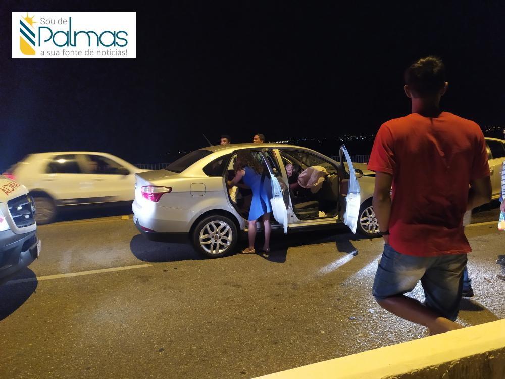 Colisão frontal entre dois carros deixa mulher ferida na Teotônio Segurado, em Palmas