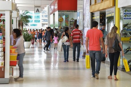 Comércio vive expectativa de aquecimento das vendas com Dia dos Pais; 67% dos consumidores devem ir às compras