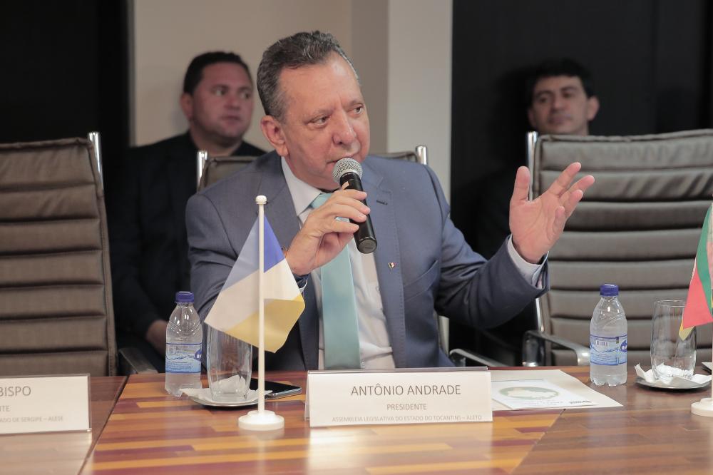 Deputado Antonio Andrade debate questões relacionadas ao Legislativo Estadual em Brasília