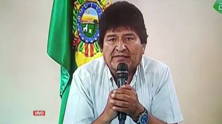 Em meio a protestos, Evo Morales renuncia na Bolívia