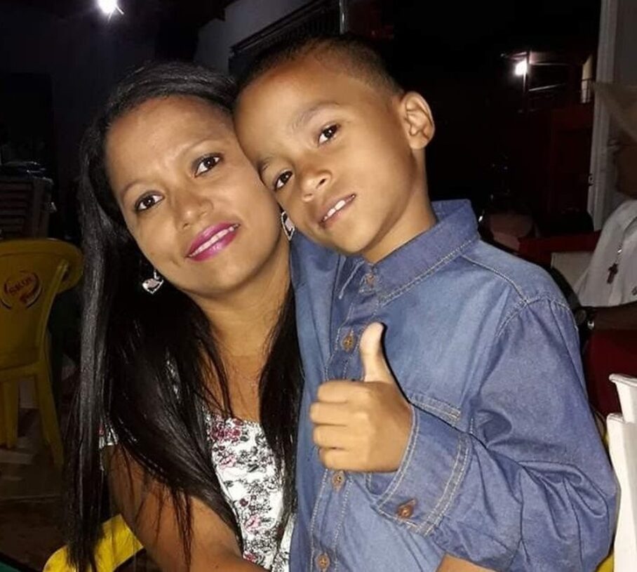 Familiares e amigos se despedem de família morta em acidente; servidora pública de Palmas está entre as vítimas