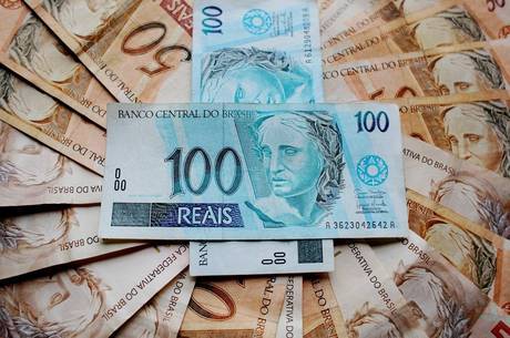 Governo reduz previsão do salário mínimo para R$ 1.039 em 2020; saiba mais