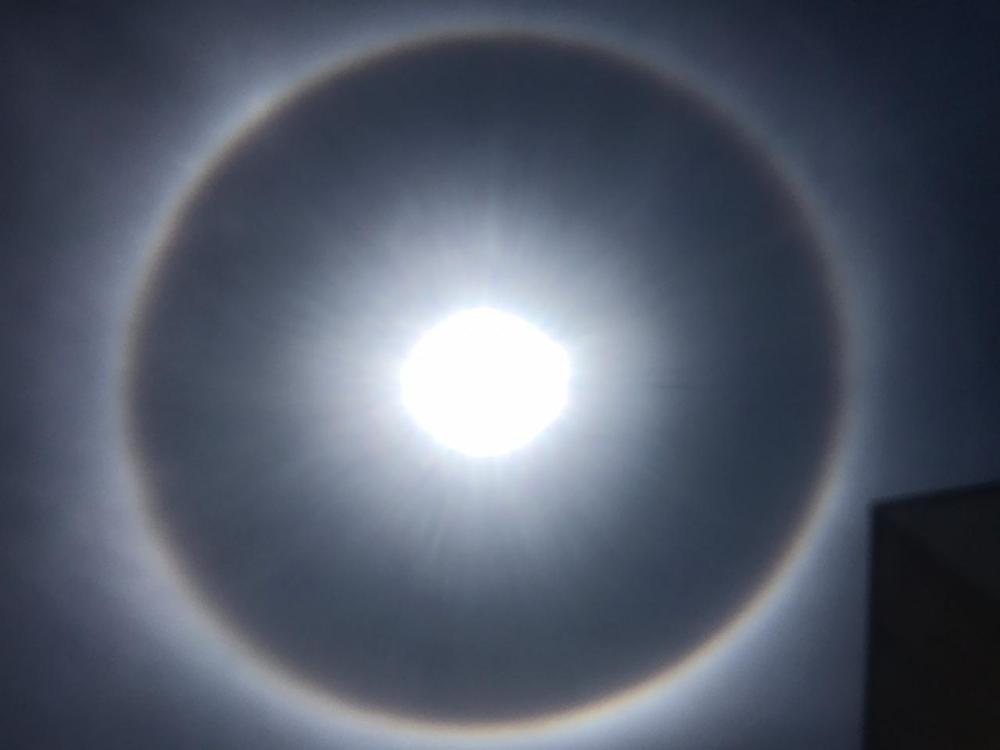 Halo Solar aparece no céu e encanta moradores de Palmas; veja fotos