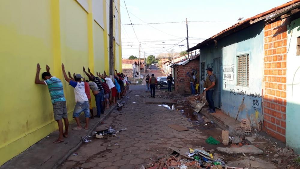 Mega operação da Polícia Civil desarticula associação criminosa responsável por comandar o tráfico de drogas na região da “feirinha” em Araguaína