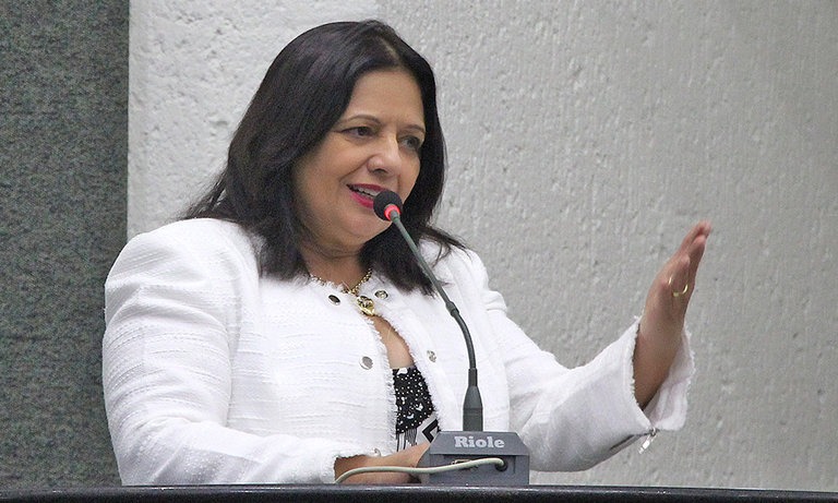 Ministério Público abre investigação contra ex prefeita de Araguaína por doação ilegal de lotes