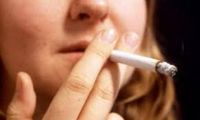 Mulheres fumantes são mais suscetíveis a doenças cardíacas do que os homens