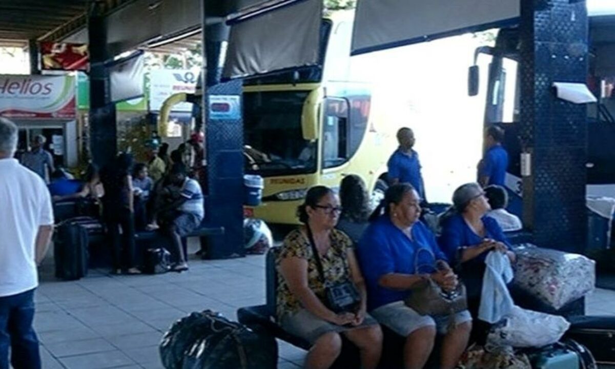 Na véspera do Natal, rodoviárias do Tocantins têm até congestionamento de  ônibus e passagens estão esgotadas para alguns destinos