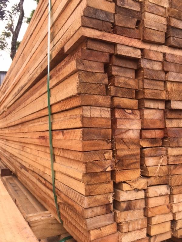 Naturatins apreende carga irregular de madeira da espécie angelin e multa motorista do caminhão em mais de R$ 7 mil