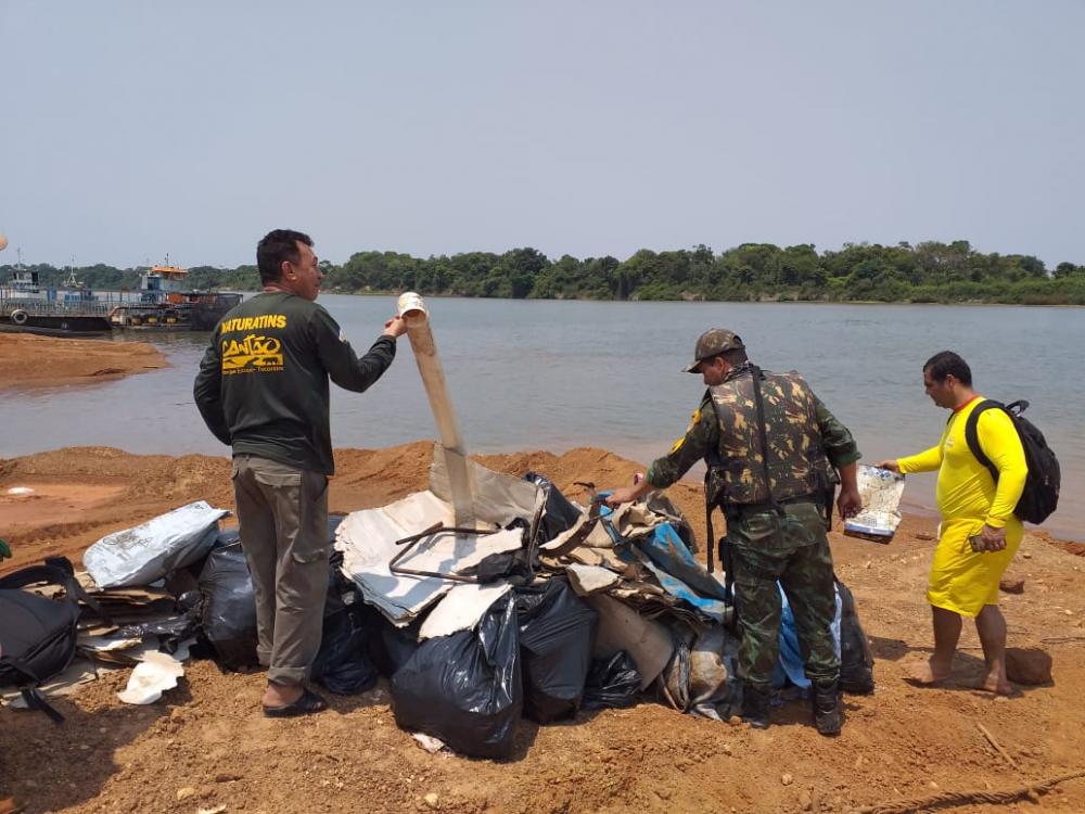 Naturatins retira quase 12 toneladas de lixo em cinco praias dos rios Araguaia e do Coco