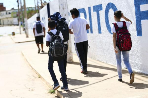 Número de brasileiros com acesso ao ensino médio cresce em 2018