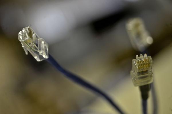 Número de brasileiros conectados à banda larga cresce mais de 5% em 12 meses