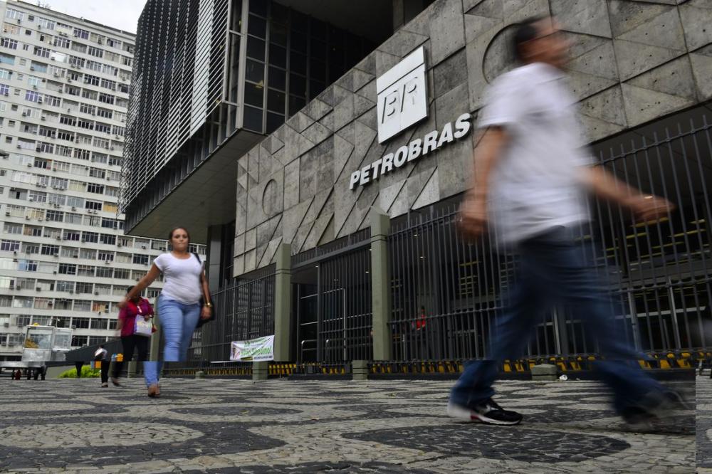 Petrobras anuncia revisão da política de preços do gás de cozinha