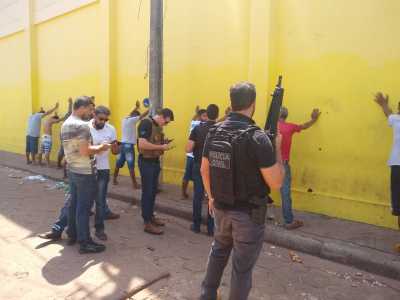 Polícia Civil prende 14 pessoas por tráfico de drogas em Operação Epicentro