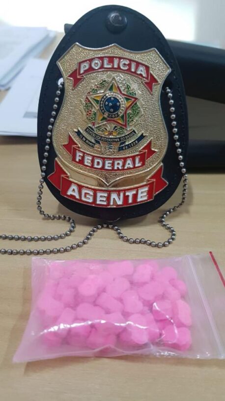 Polícia Federal prende jovem, em flagrante, com 45 comprimidos de Ecstasy que seriam comercializados em casas noturnas e Universidades do norte do Estado