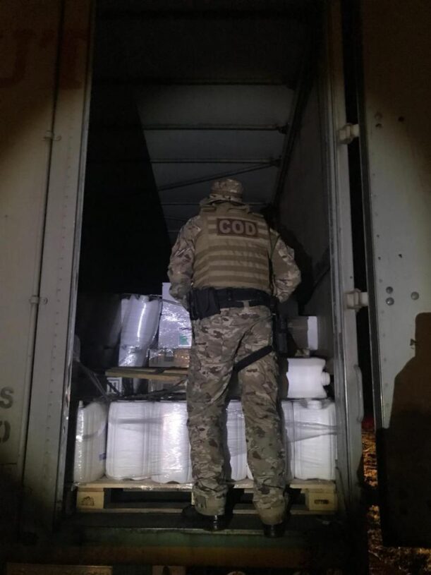 Polícia militar apreende caminhão roubado carregado com 25 toneladas de agrotóxicos que seriam distribuídos em fazendas do Tocantins, Maranhão e Pará