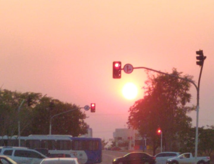 Pôr do sol em Palmas encanta moradores pela exuberância