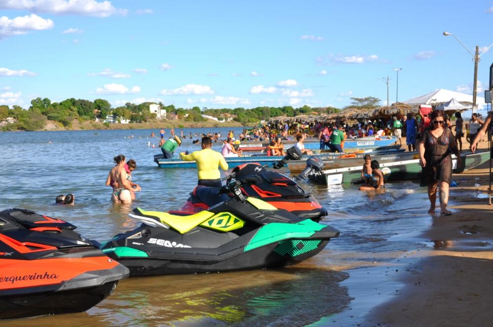 Praia Porto Real oferece a melhor estrutura do Tocantins; turistas de vários locais do país curtem o verão de Porto Nacional