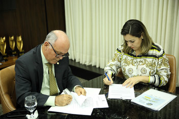 Prefeita de Palmas assina termo de cooperação com o Judiciário para regularização fundiária urbana