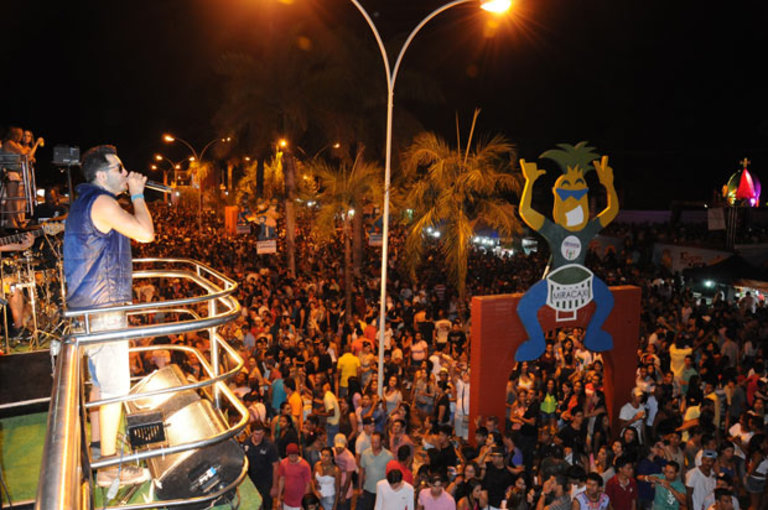 Primeira noite de Miracaxi conta com show do cantor baiano Tomate; festa promete reunir mais de 50 mil foliões