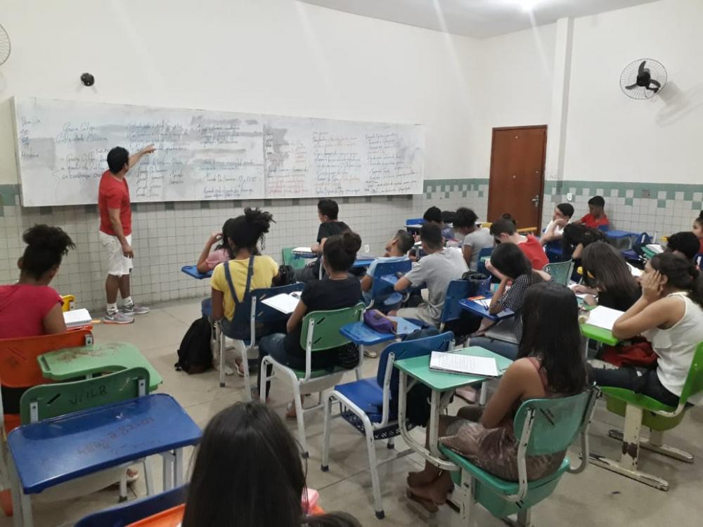 Professores voluntários implantam cursinho preparatório para alunos da rede pública em Palmas