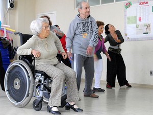 Projeto de lei propõe vacinação domiciliar para idosos com dificuldades de locomoção