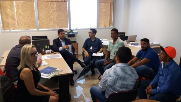 Representantes de moradores do Setor União Sul reúnem se com equipe da Sedurf para discutir regularização fundiária e extensão da rede elétrica