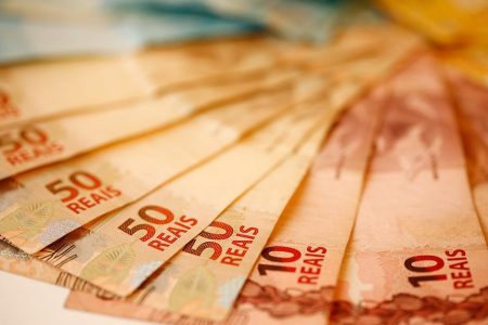 SEM AUMENTO REAL: Comissão aprova salário mínimo de R$ 1.040 em 2020; confira