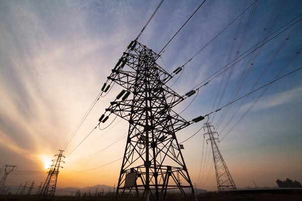 Tarifa vermelha para energia elétrica e os consumidores vão pagar mais caro em agosto