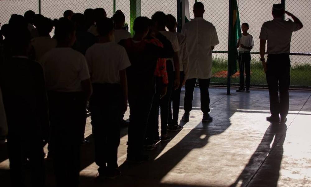 Tocantins, DF e outros estados aderiram ao modelo escolar cívico militar, aponta MEC