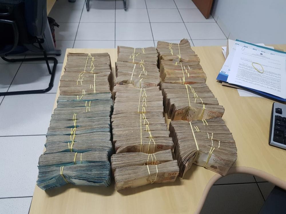 TRE absolve Olyntho Neto da ação de apreensão de R$ 500 mil em uma mala com o irmão do parlamentar.