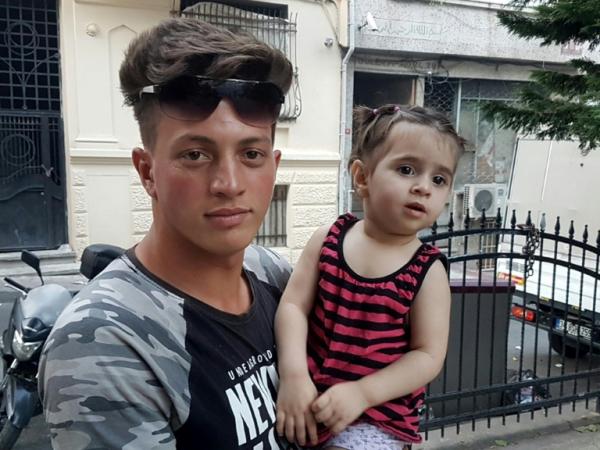 Turco salva criança que despencou de prédio e viraliza na internet: VEJA VÍDEO