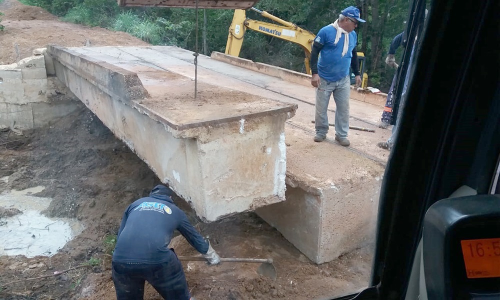 Governo começa processo de manutenção da TO-365 e da ponte sobre o córrego São Luís