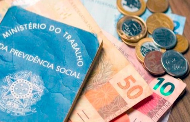Presidente Bolsonaro anuncia reajuste, e salário mínimo passará de R$ 1.039 para R$ 1.045 em Fevereiro