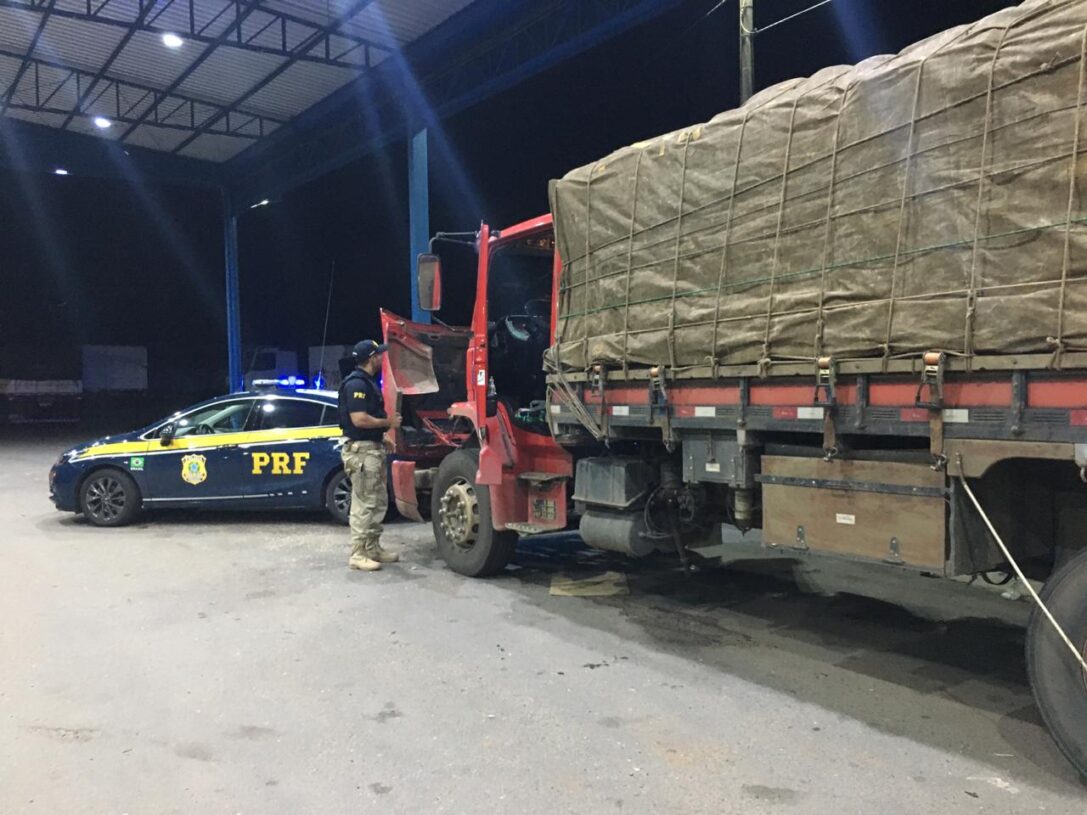 Caminhão com peças roubadas há três anos em São Paulo é apreendido em Guaraí