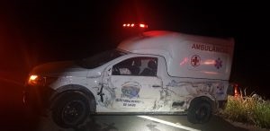 Ambulância do município de Sucupira causa acidente no sul do Estado após pneu estourar