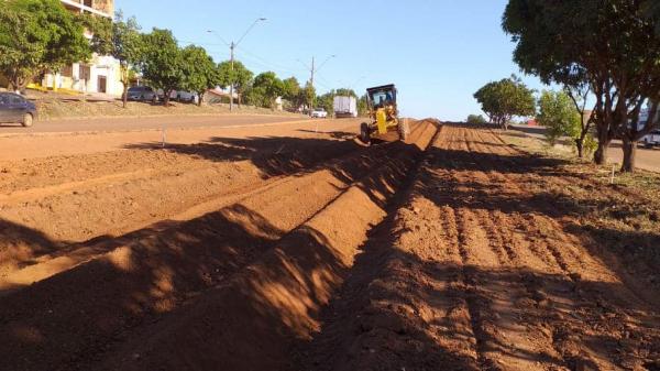 Avenida Palmas Brasil Norte recebe obras de terraplanagem, pavimentação e drenagem