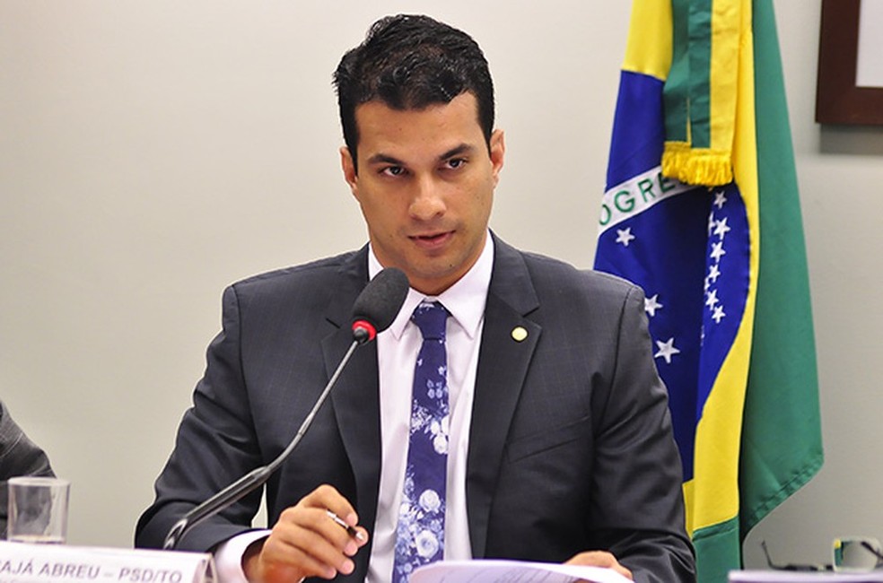 Carro oficial do senador Irajá Abreu (PSD) é flagrado, pela segunda vez, sendo usado para levar mulher à academia